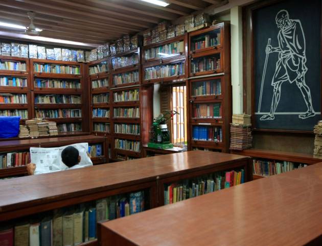 interior-of-library-at-mani-bhavan-gandhi-museum-2026-01-11-09-54-52-utc